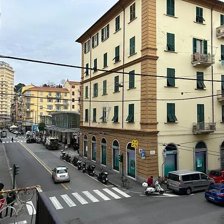 Apartment Acatoa - Spacious Bright In The City Center 3 Bedrooms - / Easy Access And Connections To 5 Terre And Portovenere *